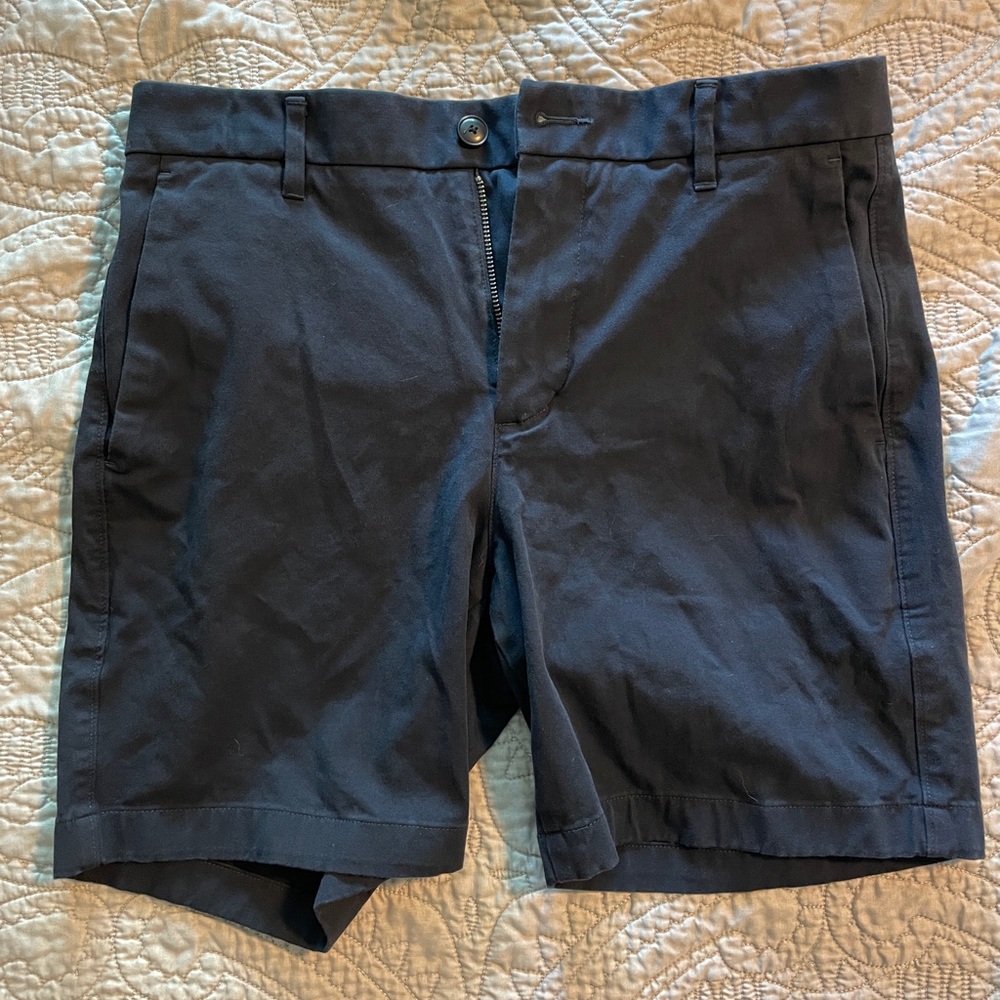 Excellent used condition. Everlane performance chino short.
